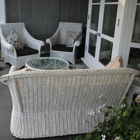 Compass Rose Bed and Breakfast Dartmouth Exteriör bild