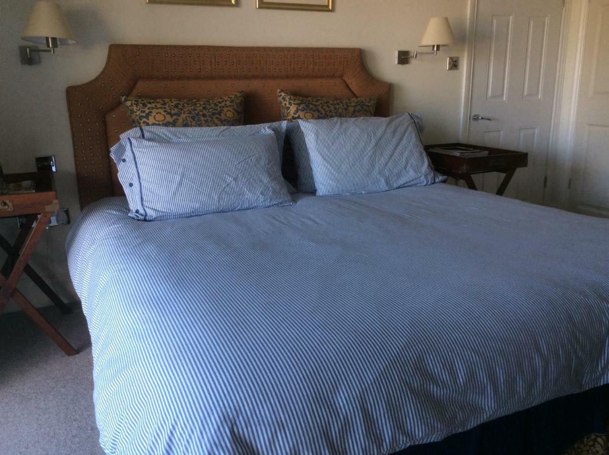 Compass Rose Bed and Breakfast Dartmouth Exteriör bild