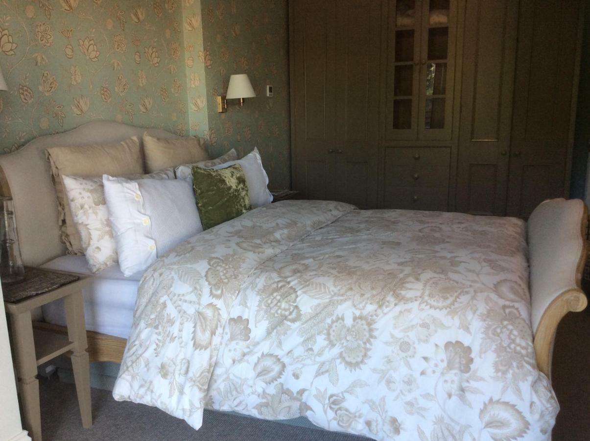 Compass Rose Bed and Breakfast Dartmouth Exteriör bild