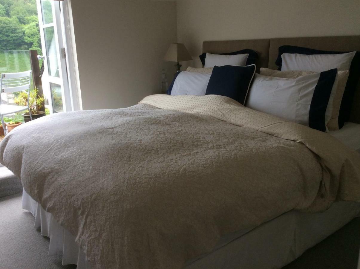 Compass Rose Bed and Breakfast Dartmouth Exteriör bild